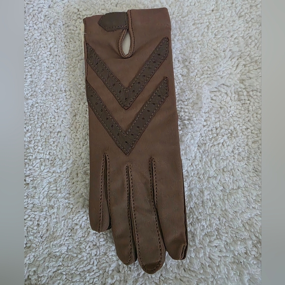 Isotoner Brown and Gray Gloves - Picture 2 of 4